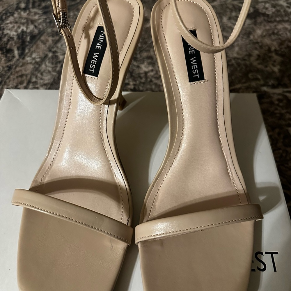 Nine West Yess Ankle Strap Ivory sandals size 8 NEW - Picture 2 of 6